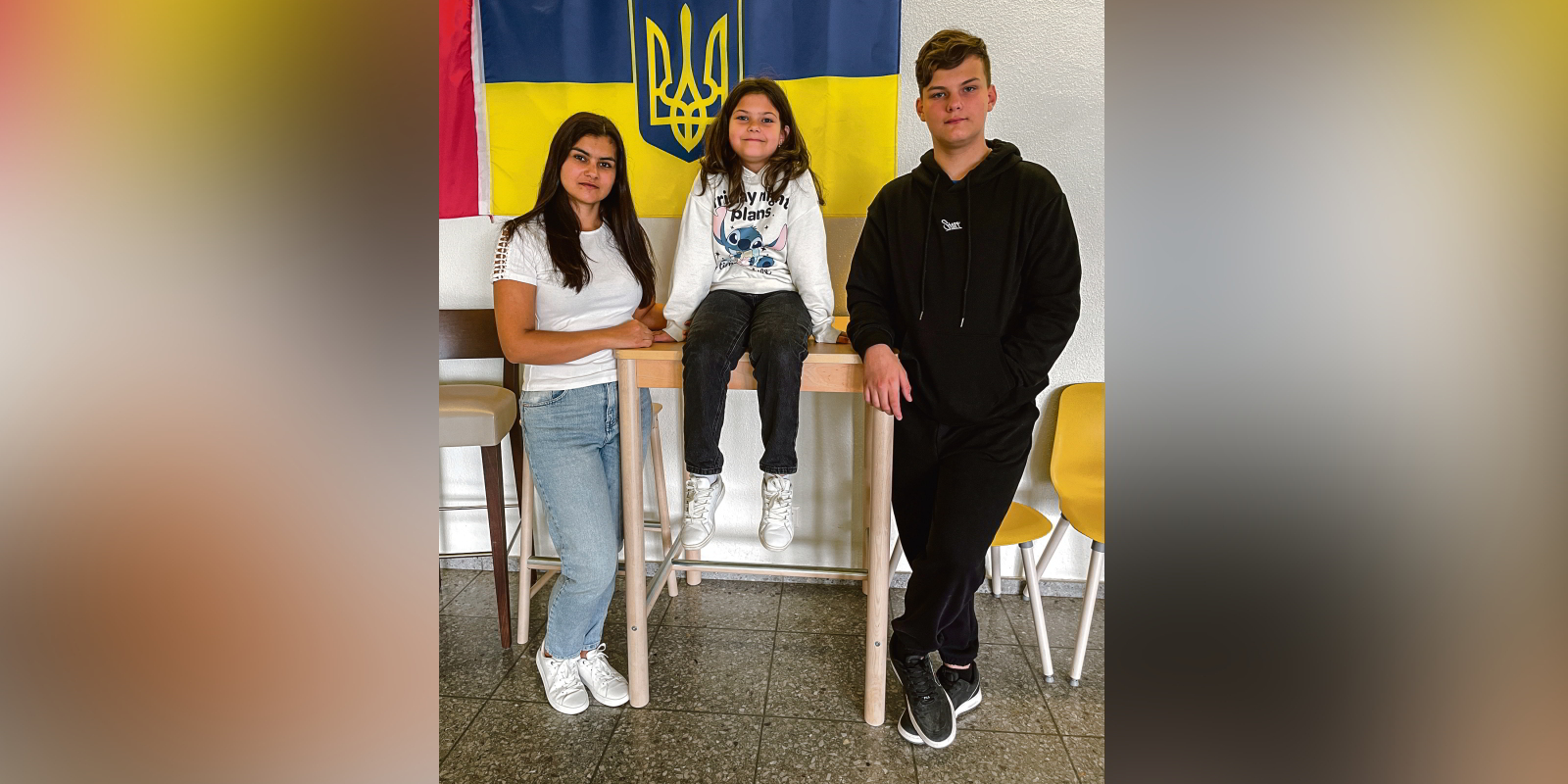 Hoffnung auf ein krebsfreies Leben: Mira (m.) mit ihrem Bruder Vlad (r.) und Mutter Oksana Malysheva. (Bild: dwe)