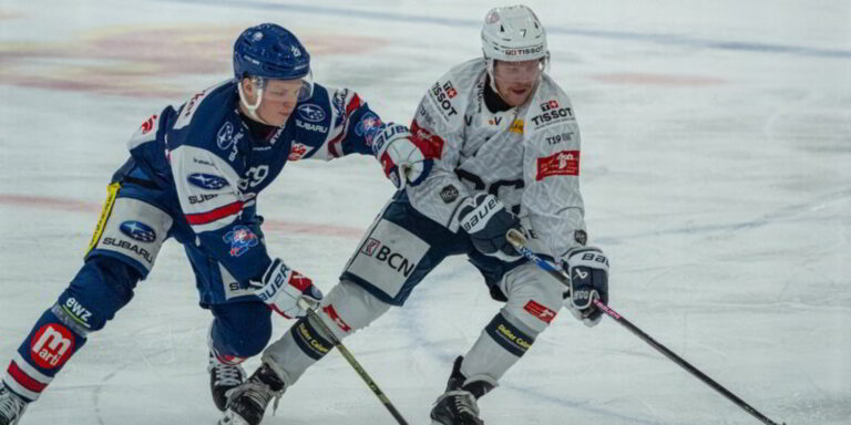 Der junge Verteidiger Danil Ustinkov (19, links), der auch bei den ZSC Lions zum Einsatz kommt, wird nächste Saison bei den SC Rapperswil-Jona Lakers spielen. (Bild: zvg).