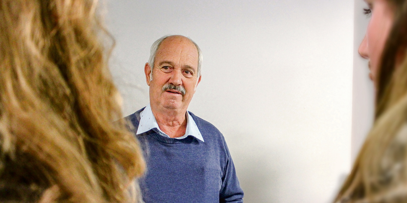 Christo Brand erzählte den interessierten Jugendlichen von seiner Zeit mit Nelson Mandela. (Bilder: bre)