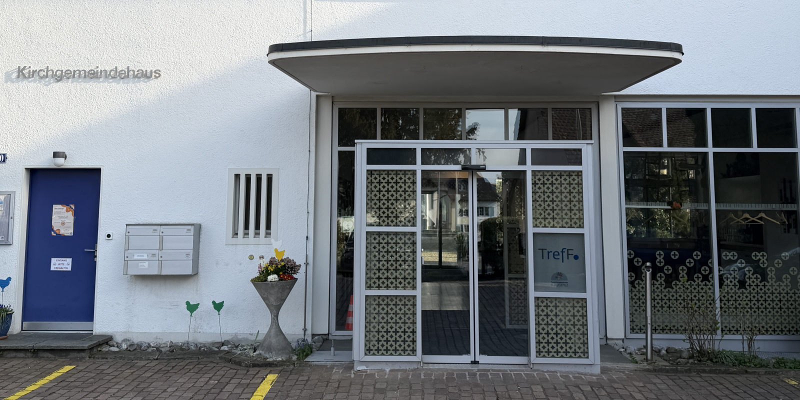 Während die Kinder spielen, kommen Eltern im «Flüügepilz» ins ­Gespräch. (Bild: dwe)