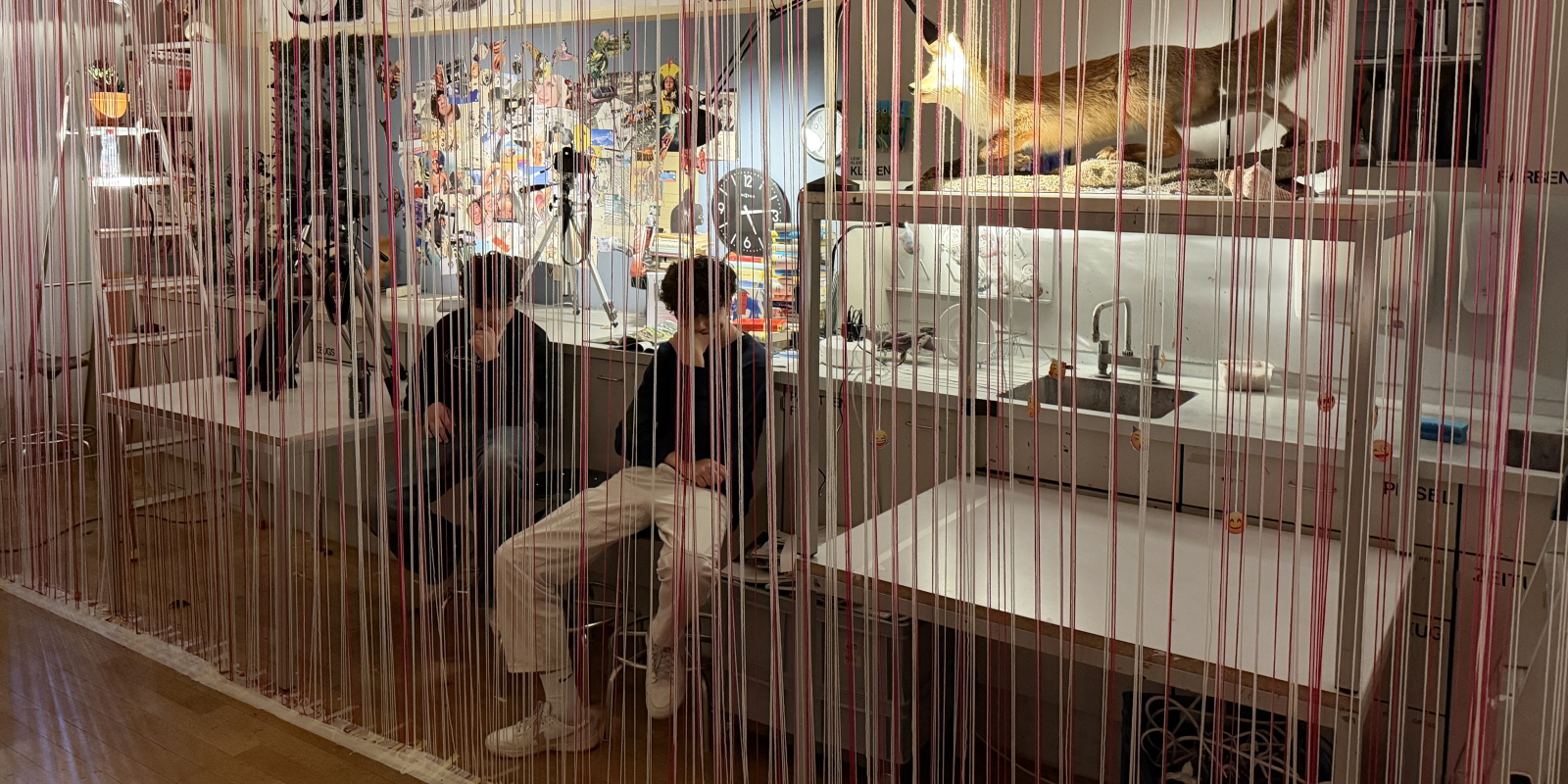 «So es Chrüsimüsi»: Die Installation/Performance der 3a thematisierte die Gleichzeitigkeit verschiedener Bewusstseinsströme.