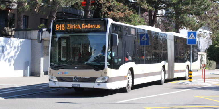 Frühaufsteher kommen mit ihm auf ihre Kosten: Der 916er bringt sie künftig schon um 5.16 Uhr nach Zürich. (Bild: dpl)