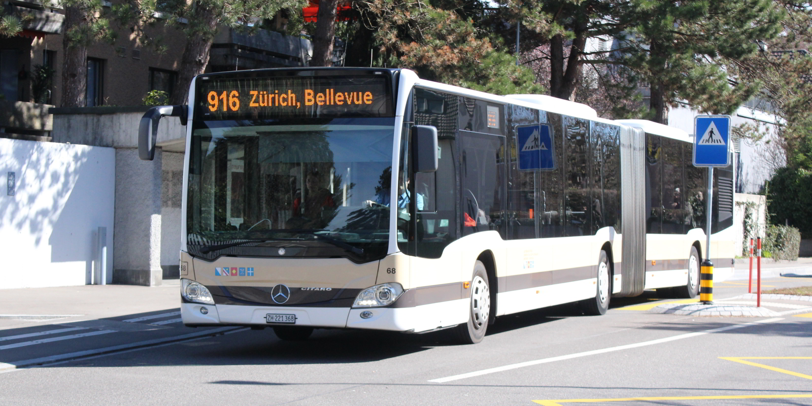 Frühaufsteher kommen mit ihm auf ihre Kosten: Der 916er bringt sie künftig schon um 5.16 Uhr nach Zürich. (Bild: dpl)