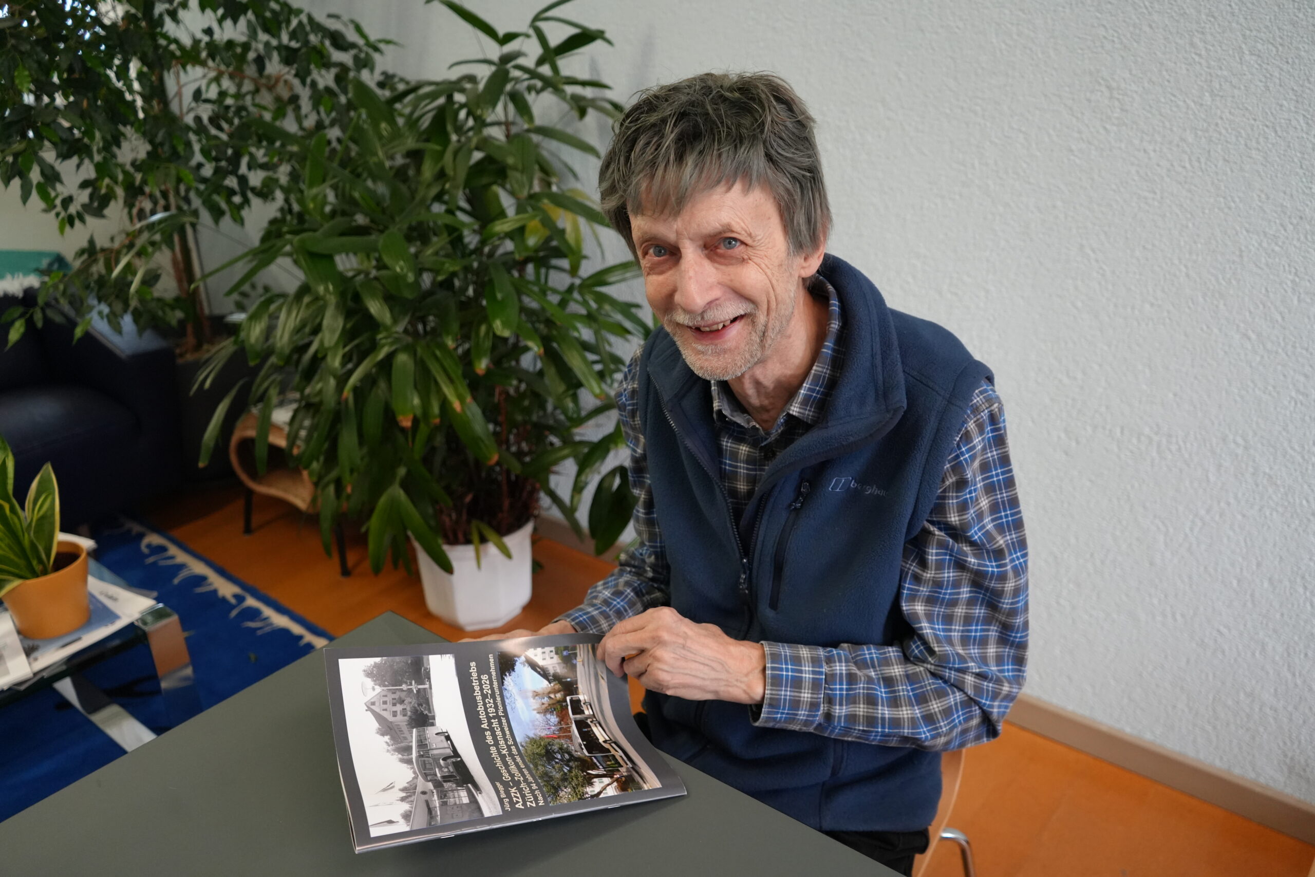 Jürg Bieggers Leidenschaft für Busse begann in Küsnacht. (Bild: jli)