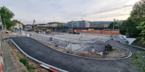 Der Parkplatz an der Zürichstrasse steht erst ab November wieder vollständig zur Verfügung. (Bild: dpl)