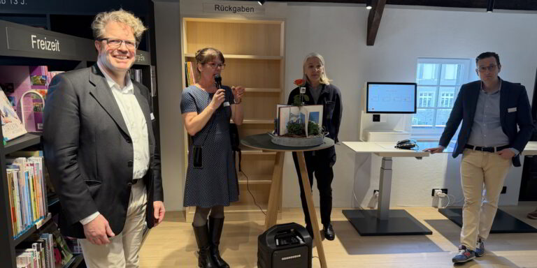 Sind stolz auf das Erreichte: Markus Ernst, Esther Triet, Susanna Schubiger und Adrian von Burg (v. l.). (Bild: dwe)